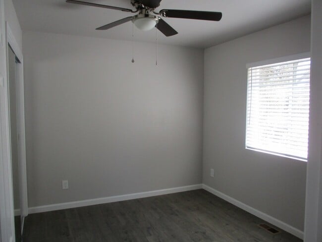 Building Photo - 1621 W Huning