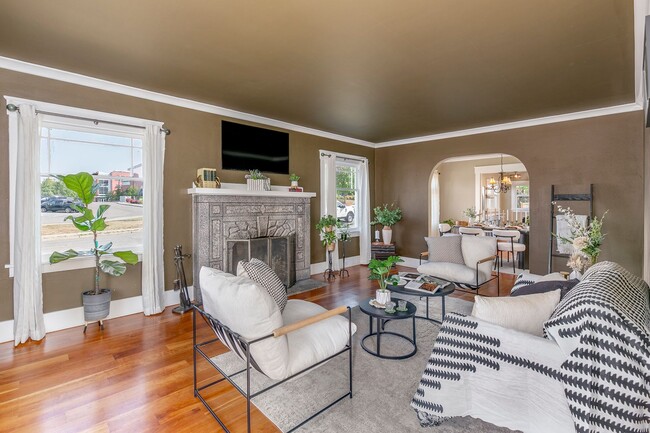 Building Photo - Beautiful Historic Multi Generational home in Heart of Snohomish