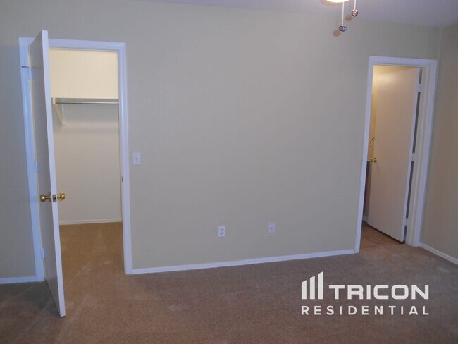 Building Photo - 106 S Valle Verde