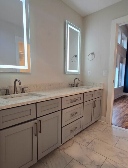 Building Photo - 635 Fairview Ave NE