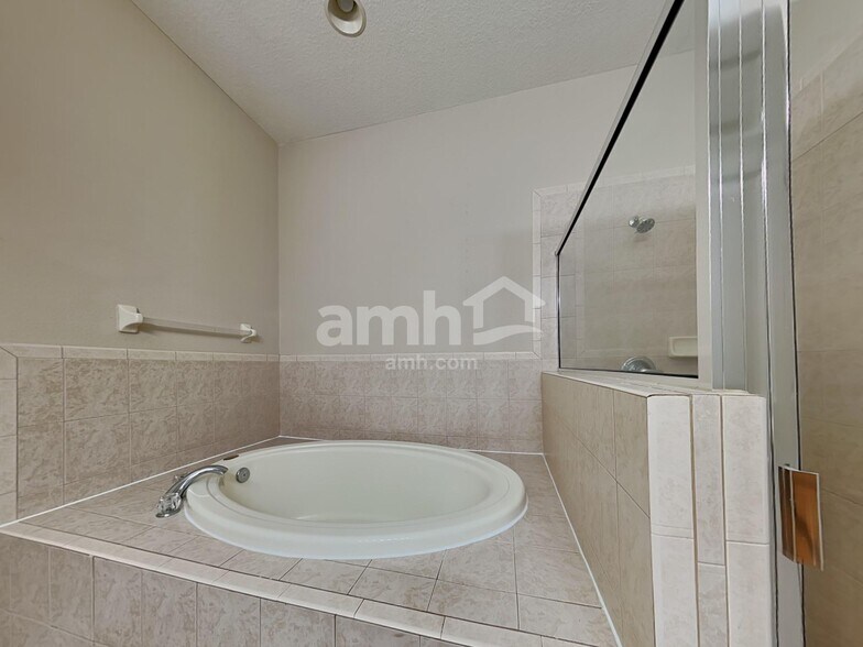 Building Photo - 12906 Cattail Shore Ln