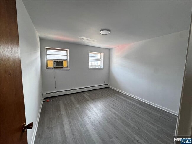 Building Photo - 392 Washington 1A