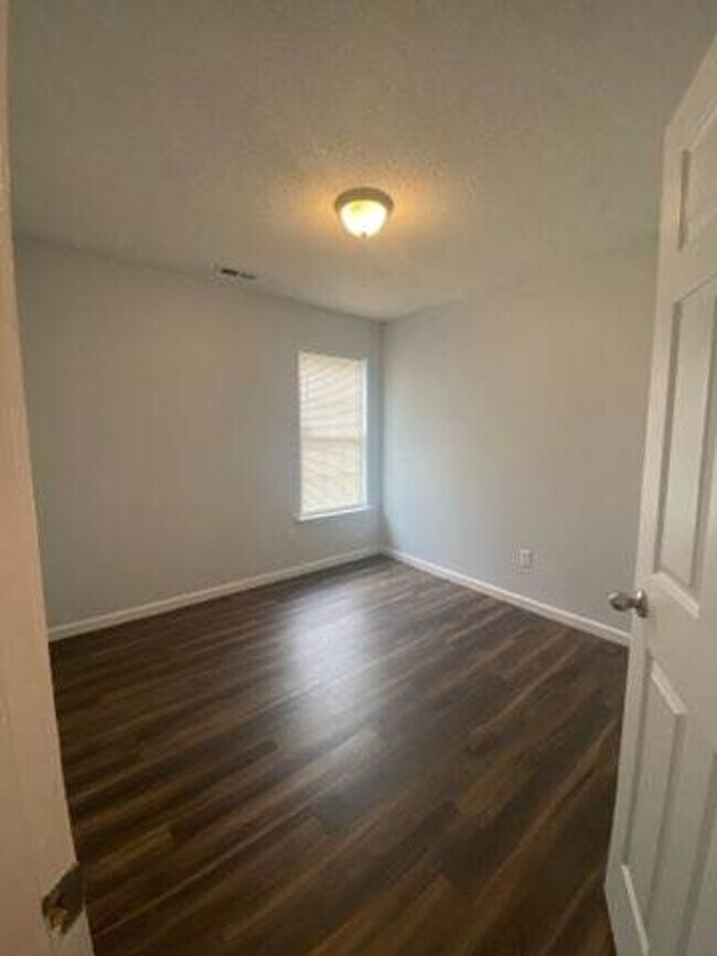 Building Photo - 3 BR 2 BA Maysville