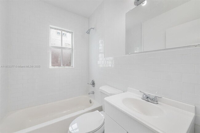 Building Photo - 410 76th St