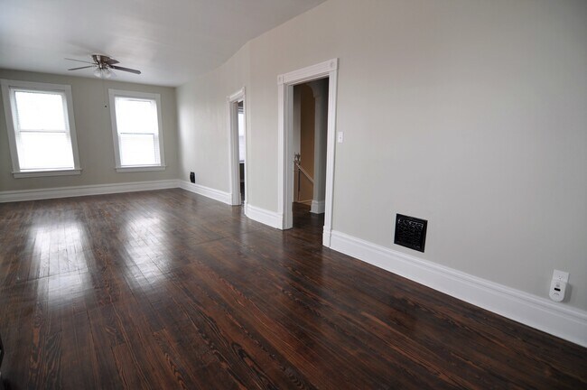Building Photo - 2711 Arsenal St