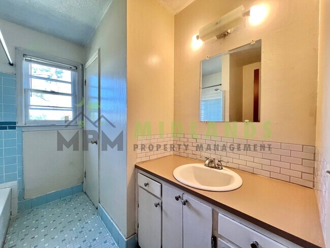 Building Photo - 1205 Faraway Dr