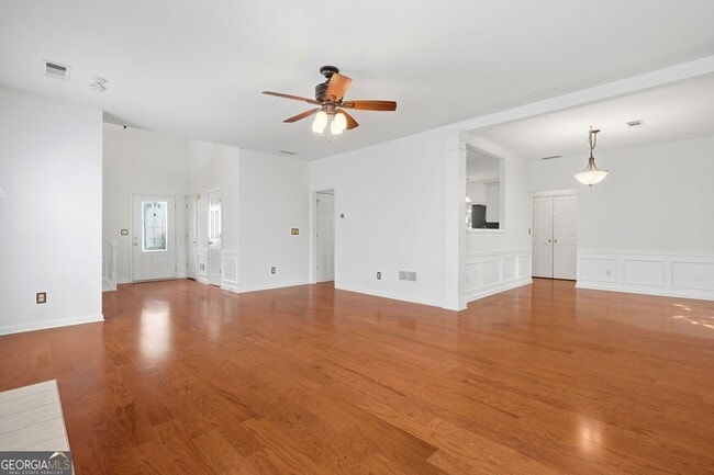 Building Photo - 513 Stepney Ct SE