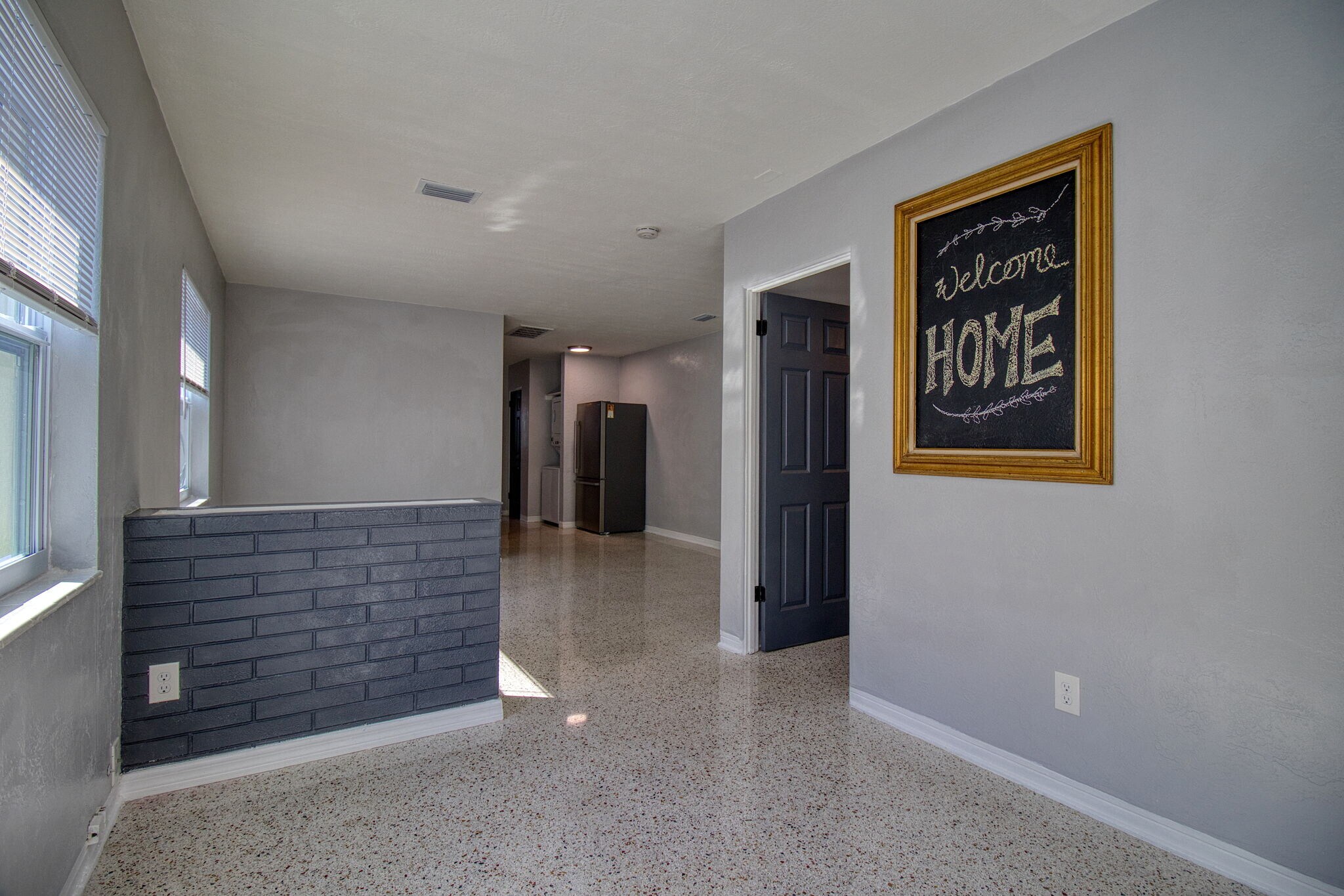 Building Photo - 634 15th Ave S