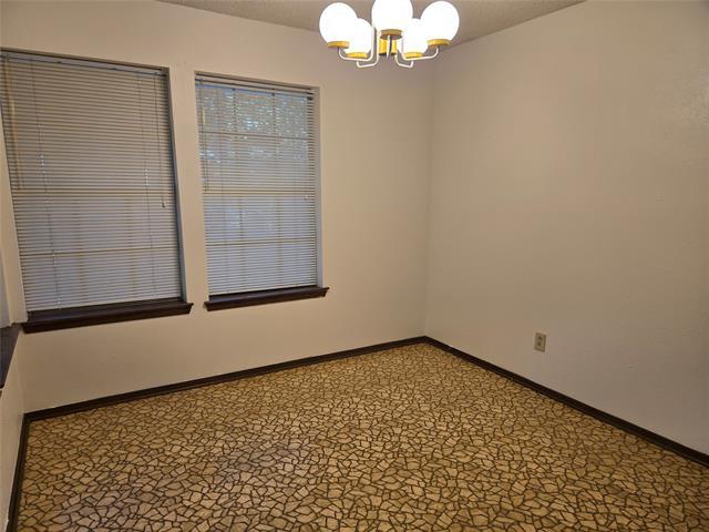 Building Photo - 2204 Shady Park Dr