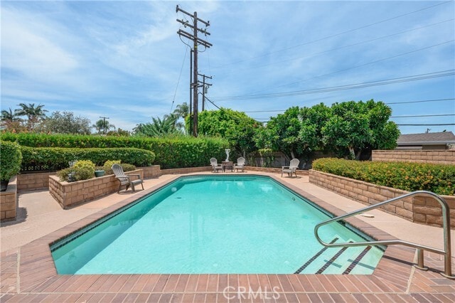 Building Photo - 2328 E Vine Ave