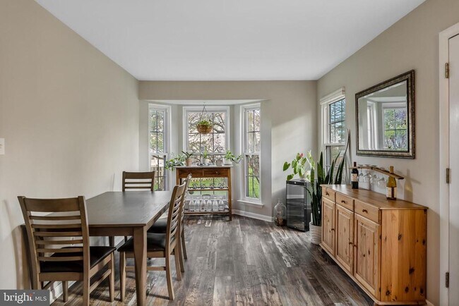 Building Photo - 44 Burgundy Dr