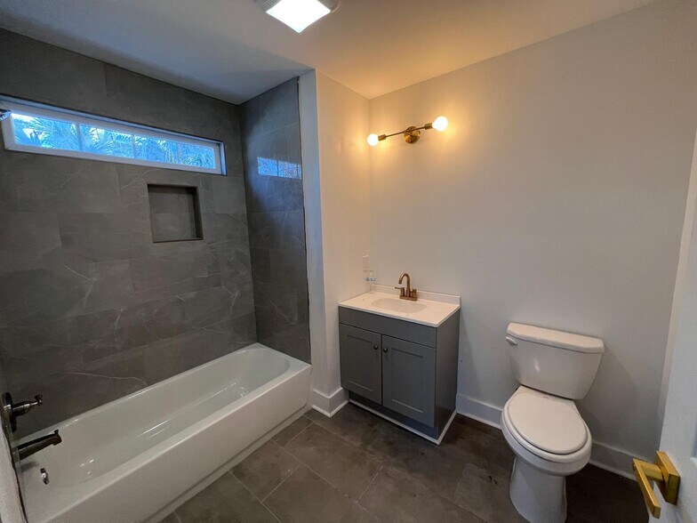 Building Photo - 7111 Porcher Dr