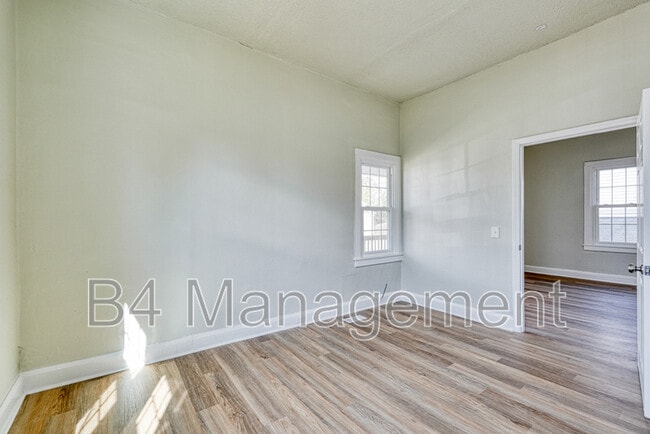 Building Photo - 555 W Peachtree St