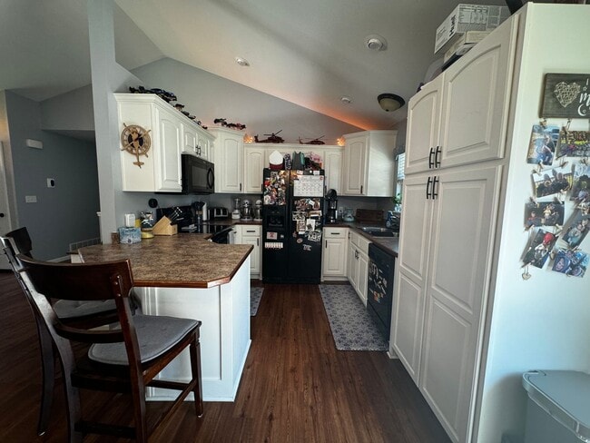 Building Photo - Charming 3-Bedroom, 3-Bathroom Home with V...