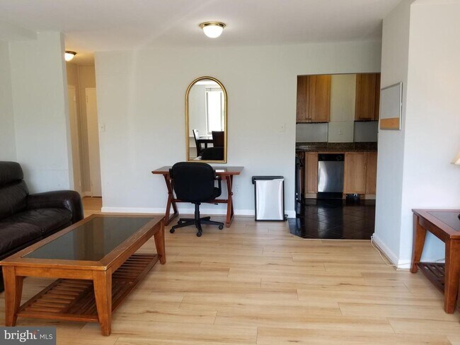 Building Photo - 1111 Arlington Blvd