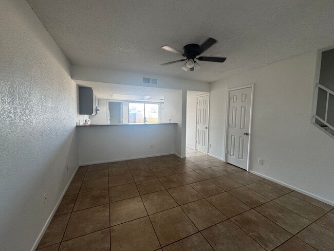 Building Photo - 4828 W Orangewood Ave