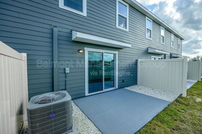 Building Photo - 8250 SW 67th Ave