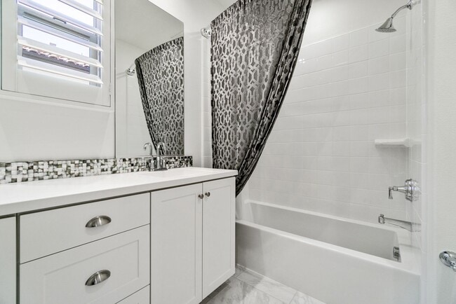 Building Photo - Thoughtfully Renovated 3 Bed, 2.5 Bath Sin...