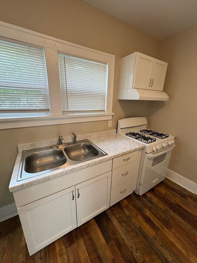 Building Photo - *Pending* Updated 3-Bedroom, 1.5-Bathroom Home – $1,375/Month | Accepting Section 8