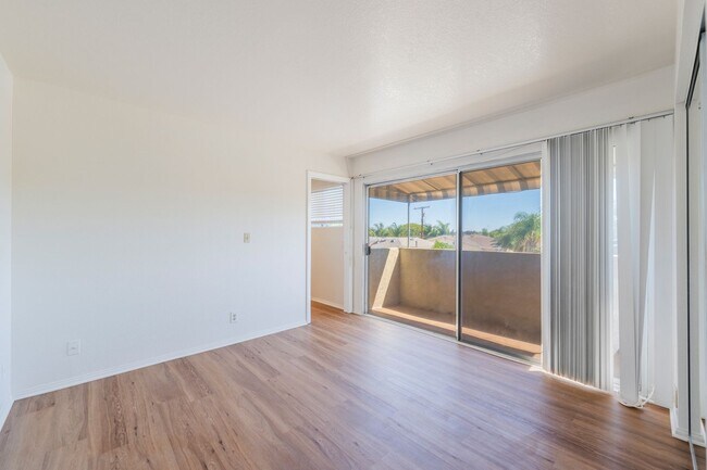 Building Photo - 1218 Portola Ave