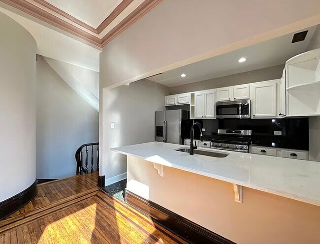 Building Photo - 238 S Ashland Ave