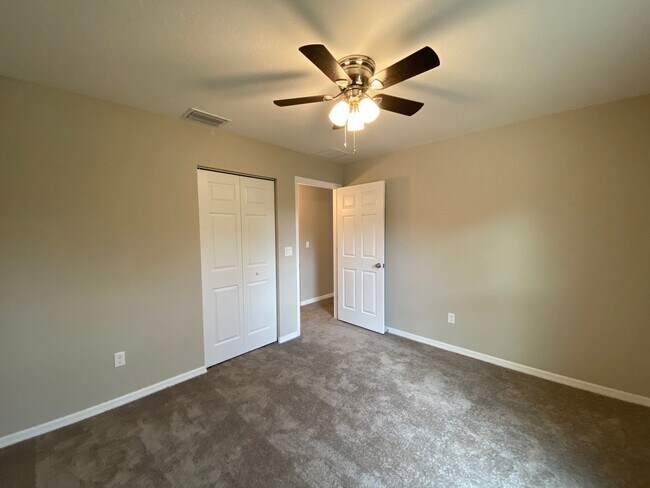 Building Photo - Custom Home - Desirable SW Ocala neighborhood 3/2/2 ** Wont Last**