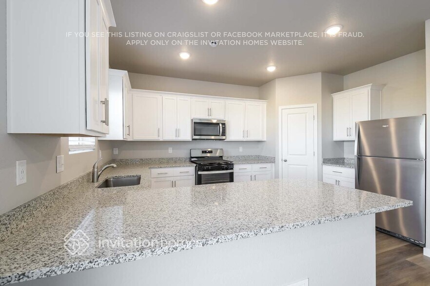 Building Photo - 2141 Christina St