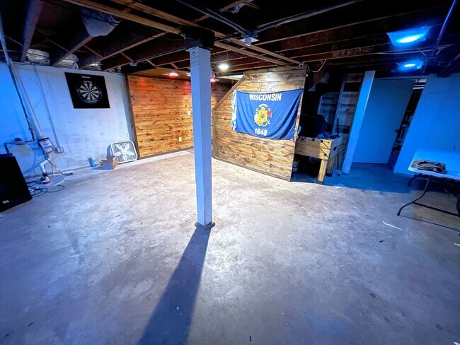 Building Photo - 1544 Adams St