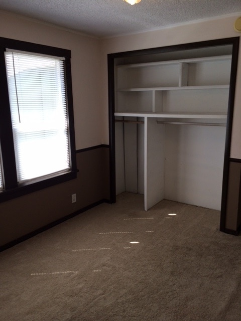 Building Photo - 3 Bedroom 2 Bathroom Home in Fantastic Location