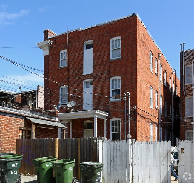 Building Photo - 421 W Grace St
