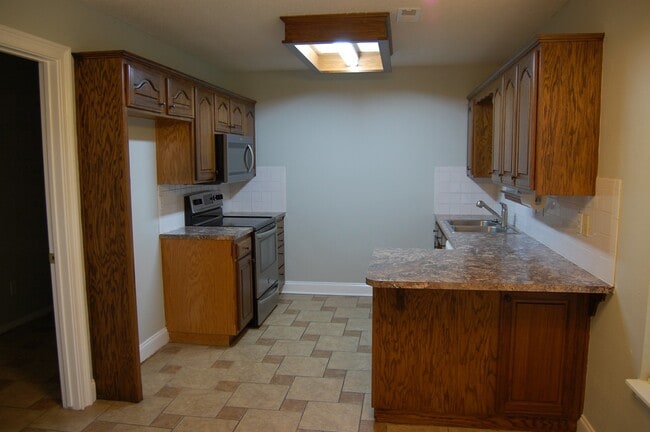 Building Photo - Super Cute Home In Excellent Location!