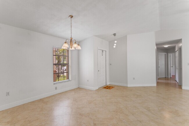 Building Photo - 13945 Langley Pl