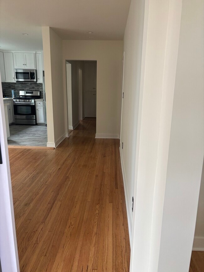 Building Photo - 958 2nd St