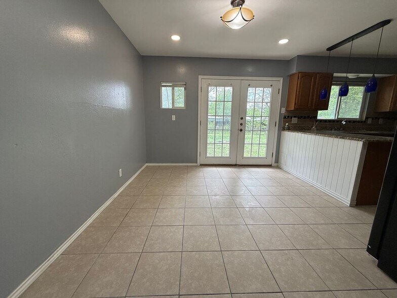 Building Photo - 3730 La Sabre Dr