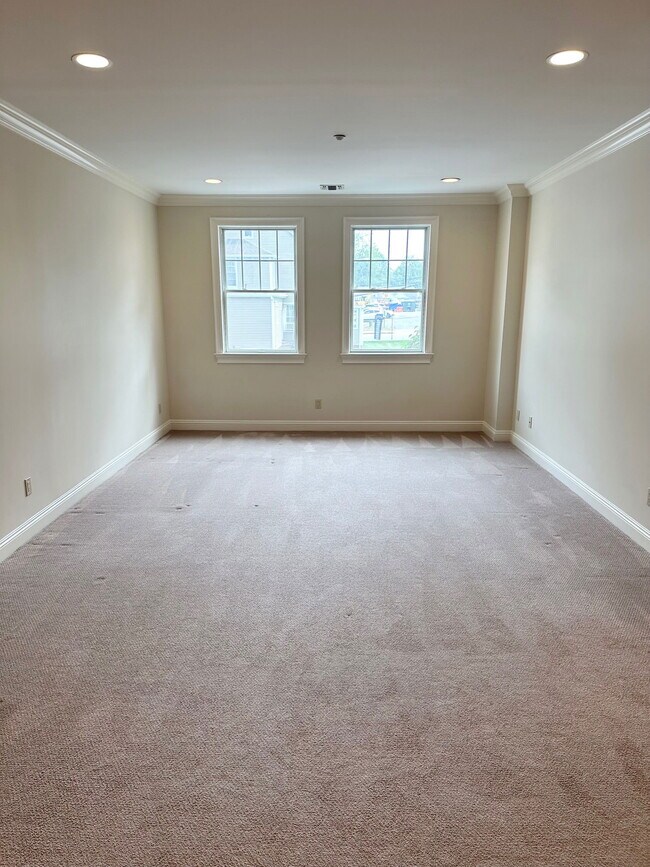 Building Photo - Madison Avenue, Park Ridge, NJ 07656 - 2 BR 2 BA condo