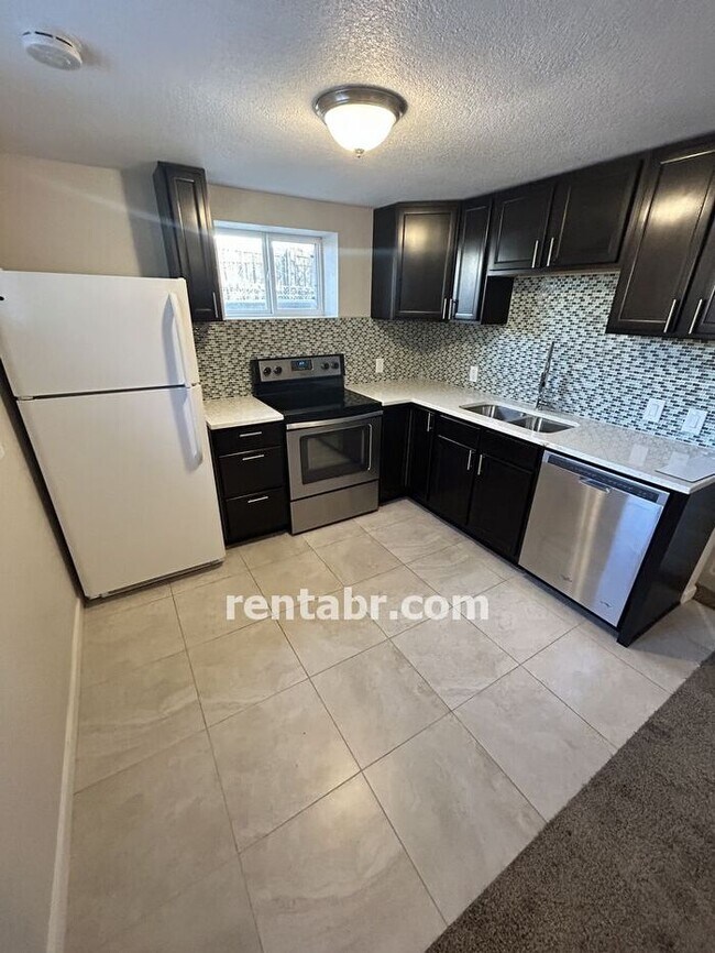 Building Photo - Modern Garden Level available NOW!!!