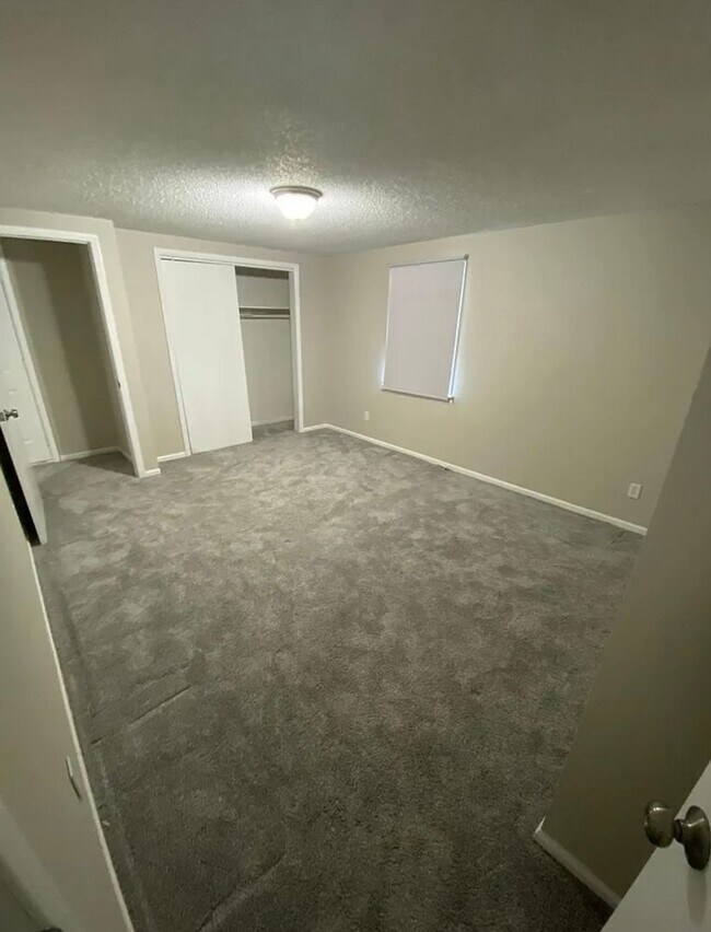 Building Photo - Cozy 4 Bedroom Single-Family