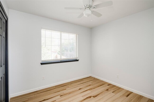 Building Photo - 1917 Windy Park Dr