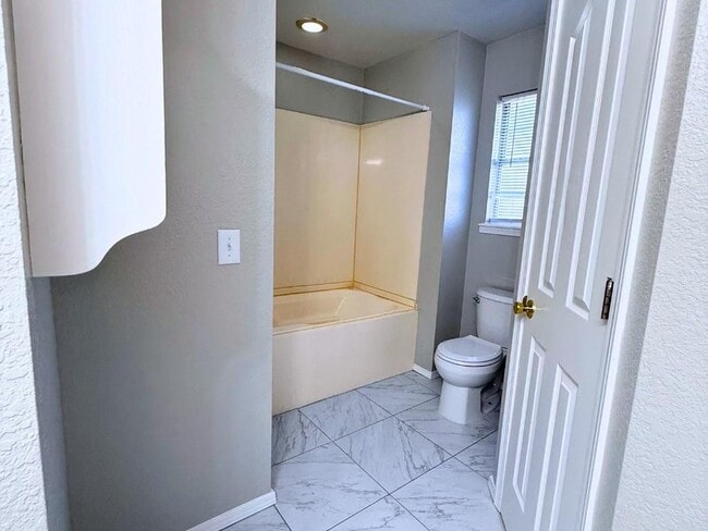 Building Photo - 603 Ane Ave