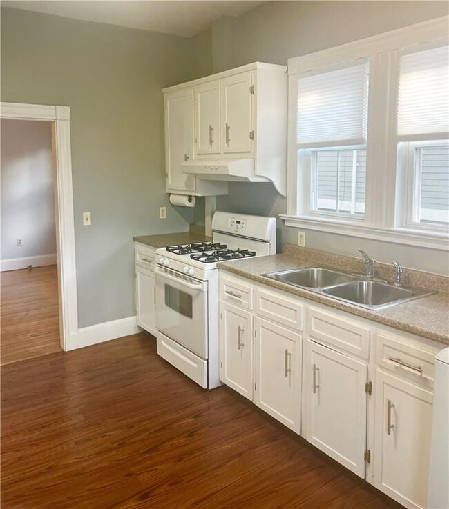 Building Photo - 9 Sherman St