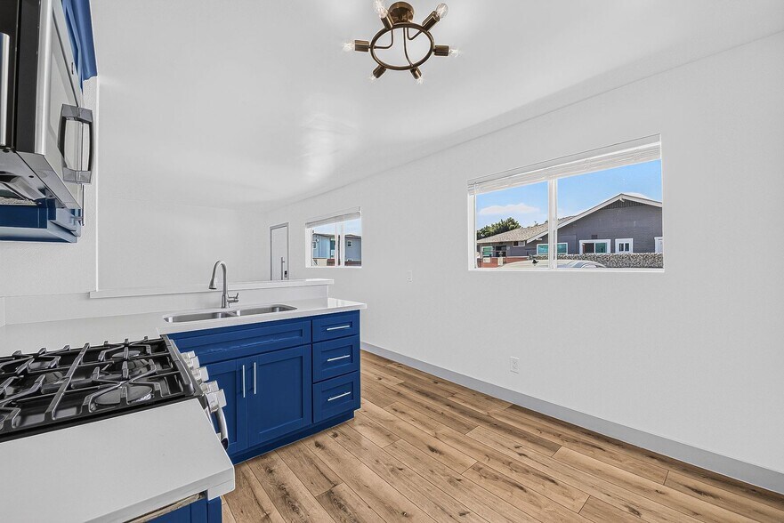 Building Photo - 921 Alamitos Ave