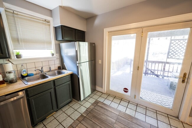 Building Photo - 327 Covert Run Pike