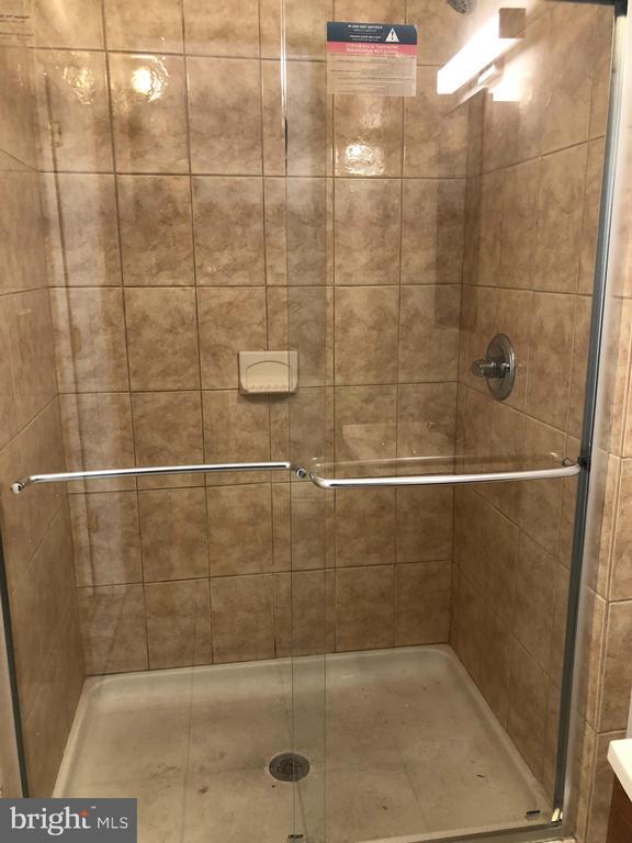 Building Photo - 123 W Mulberry St