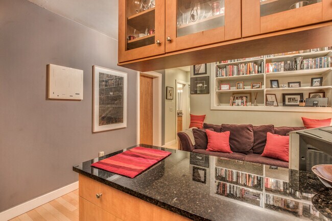 Building Photo - Two Bed Near Northeastern - No Fee