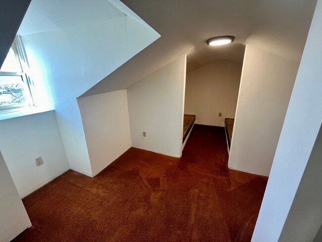 Building Photo - One bedroom with Bonus Room