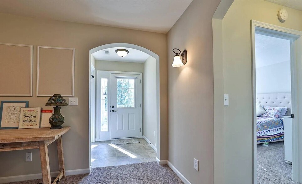 Building Photo - 7947 Oakbridge Way