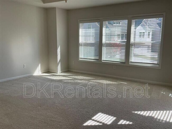 Building Photo - 1809 Parkades Path