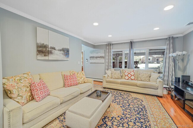 Building Photo - 6 Fairfields Ln