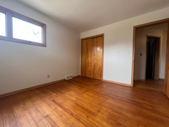 Building Photo - 26202 Lakeshore Blvd