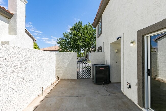 Building Photo - Coming Soon!! 3 Bedroom 2.5 Bathroom Townh...